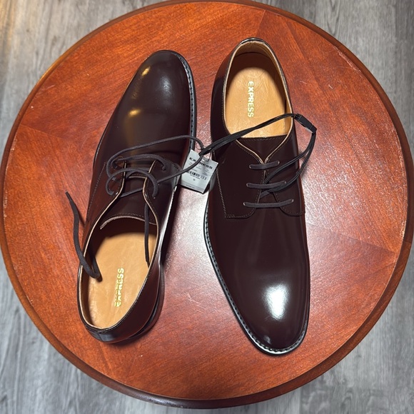 Leather Upper
Leather Lining
Man Made Sole
New w/ Tags